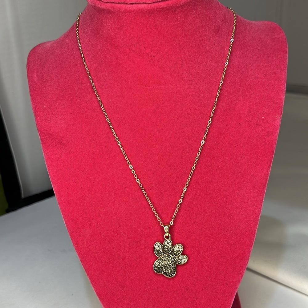 Dog Lover Paw pendant necklace - Picture 3 of 4